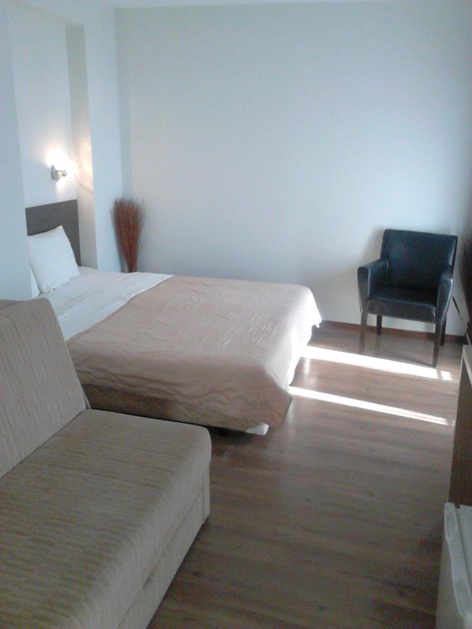 Hotel Prenociste Konstantin 2008 Ni Habitación foto